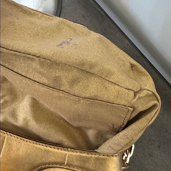 Antonio Melani Gorgeous Gold Metallic Leather Shoulder Hand Bag with Chain Strap - Picture 11 of 16